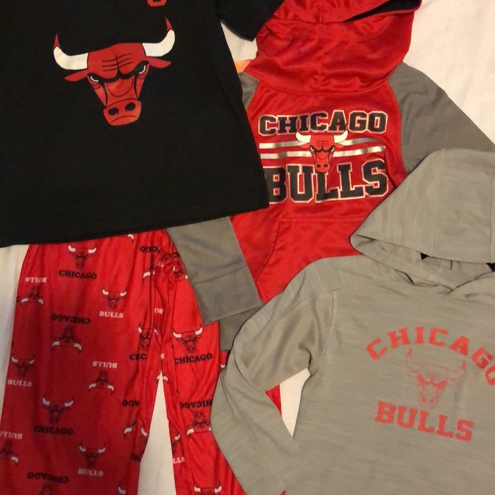 NWT Chicago Bulls 4/5 Christmas fan pack bundle